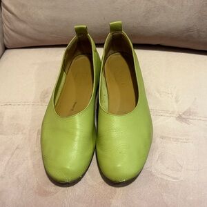Everlane Lime Green Leather Slip-On Flats